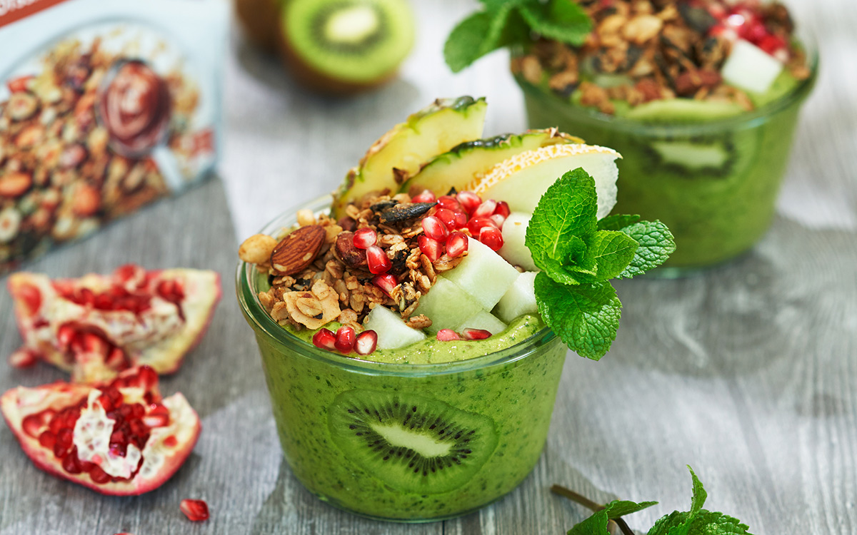 Grön smoothie bowl med spenat, matcha och mynta -Paulúns