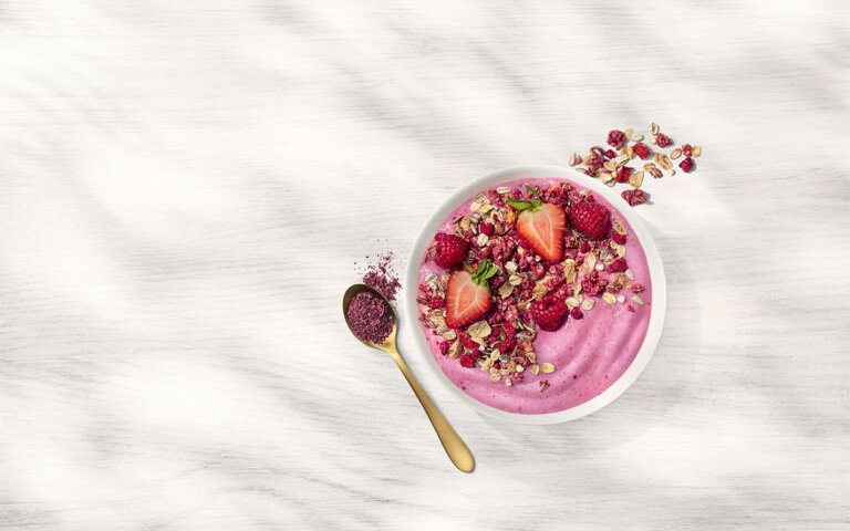 Smoothie bowl hallon jordgubb vegansk frukost Paulúns