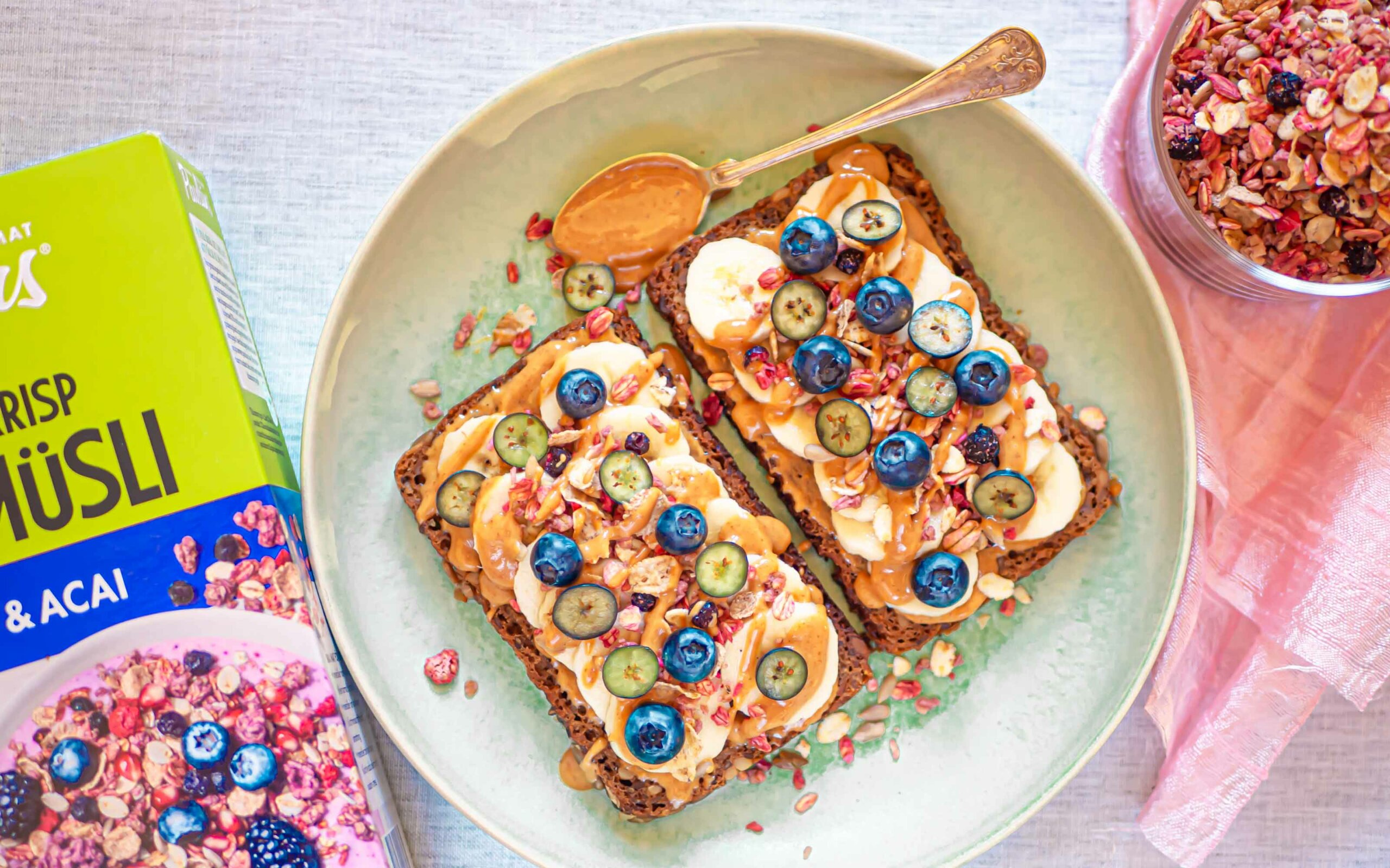 Toast fullkorn jordnötssmör Paulúns