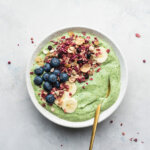 grön smoothie bowl med müsli blåbär och acai | Pauluns