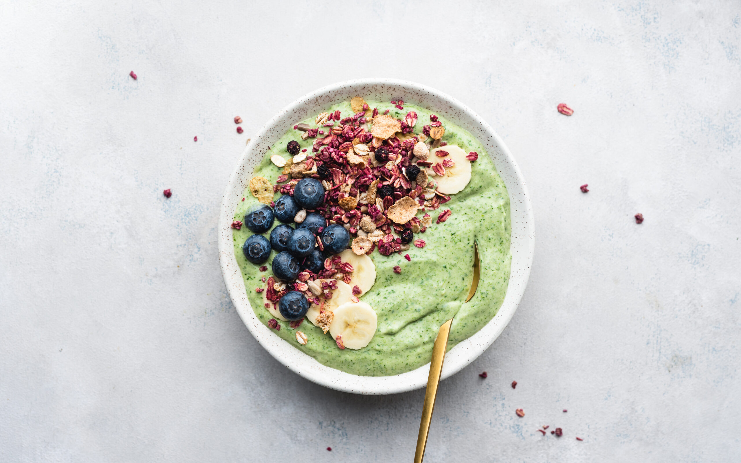 grön smoothie bowl med müsli blåbär och acai | Pauluns