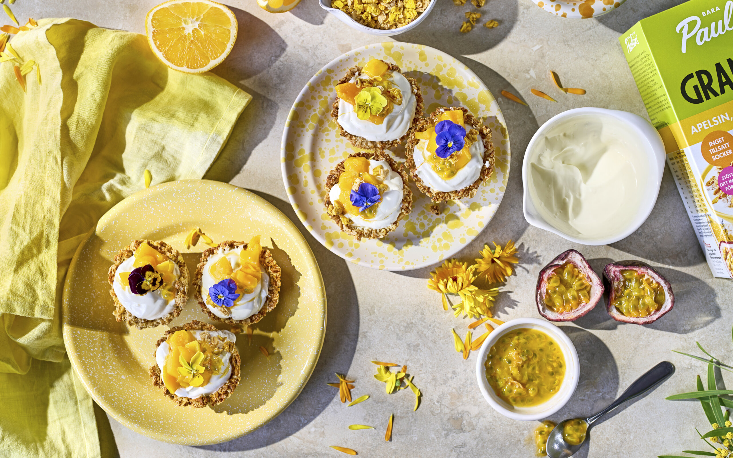 yoghurt cups, muffins, granola, pauluns, havregryn, mango, passion frukost