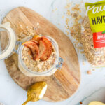 Kanelstekta äpplen i en glasburk med overnight oats gjord på Paulúns Havregröt